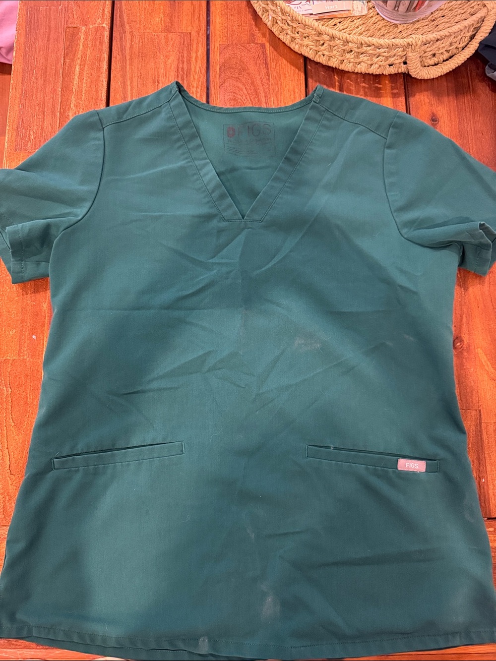 FIGS Women’s Casma Three-Pocket Scrub Top Hunter Green